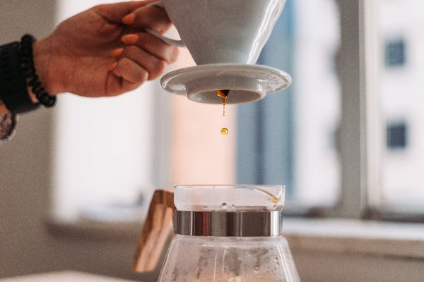 Brewing coffee with Hario V60 White